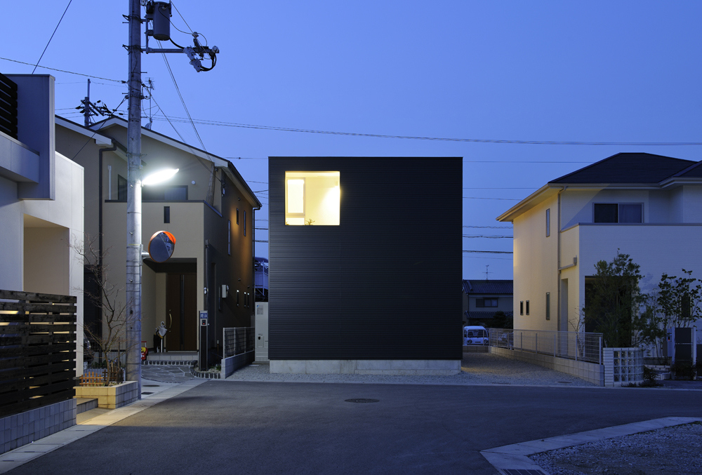 Минималистский дом в Kashiba-Shi от Horibe Naoko Architect