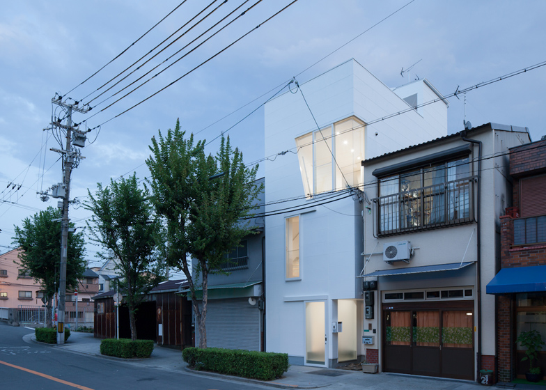 Белый минималистский дом Ido от студии Kenji