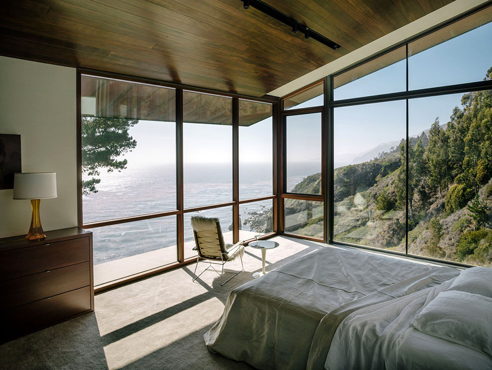Спальная комната с видом на океан