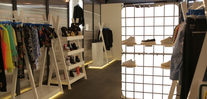 Креативная витрина магазина Adidas на выставке Bread & Butter в Берлине