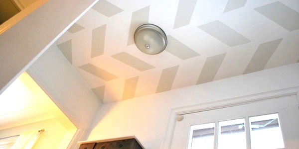 Геометрический рисунок на потолке