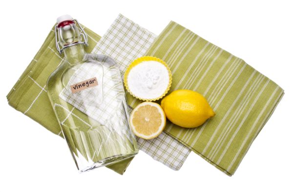 Cleaners of vinegar and lemon soda 01