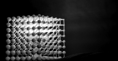 Передовой дизайн в кубе — эффектная лампа UK от Мариам Айвазян