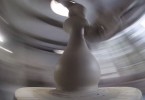 Кадр из видео от Эрика Лэндона: рождение вазы на гончарном круге