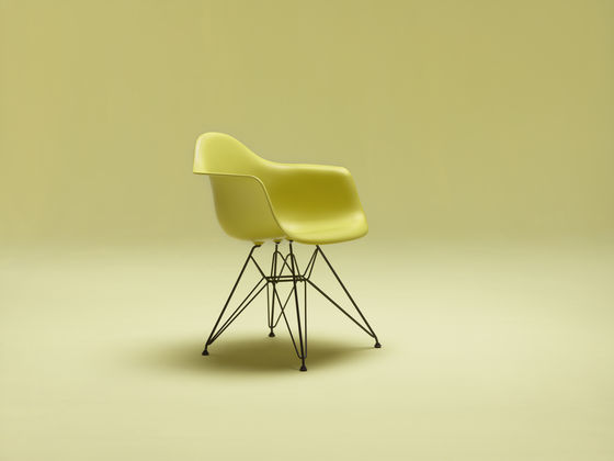 Чудесное кресло Eames Plastic от Vitra