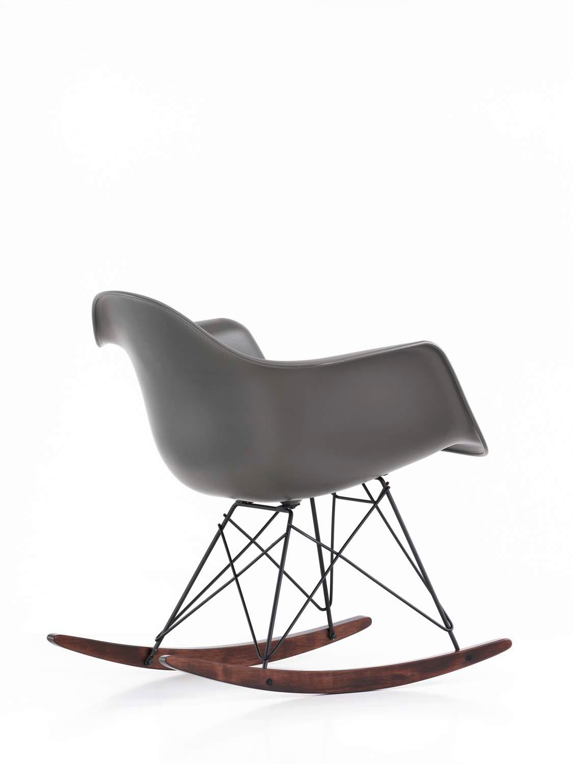 Роскошное кресло Eames Plastic от Vitra