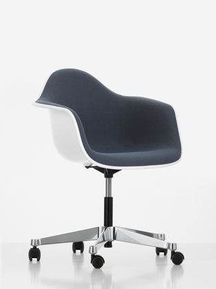 Сногшибательное кресло Eames Plastic от Vitra