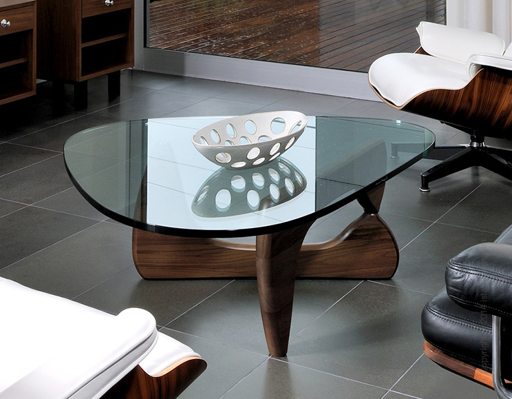 Дизайнерский столик из стекла