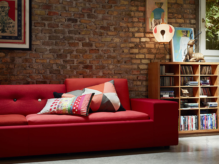 Красный диван от известного дизайнера