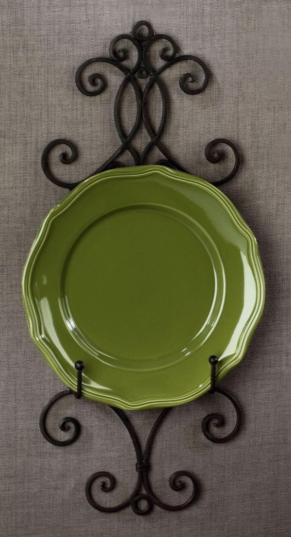 Зеленая тарелка на стене