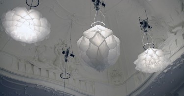 Световая инсталляция Shylight: подвесные светильники с абажурами в виде цветочных бутонов