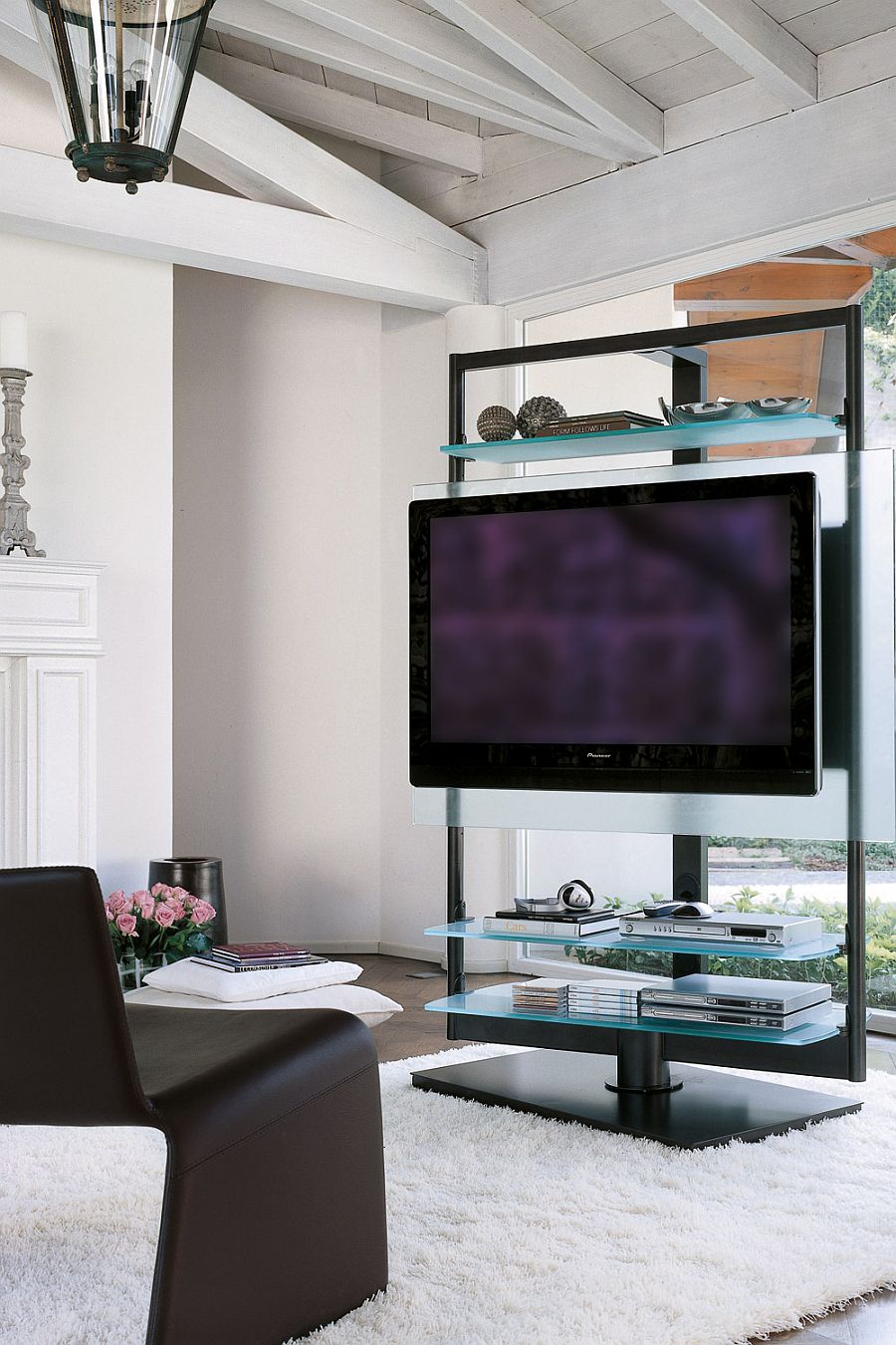 Шикарная стойка под ТВ со стеклянными полочками от Porada