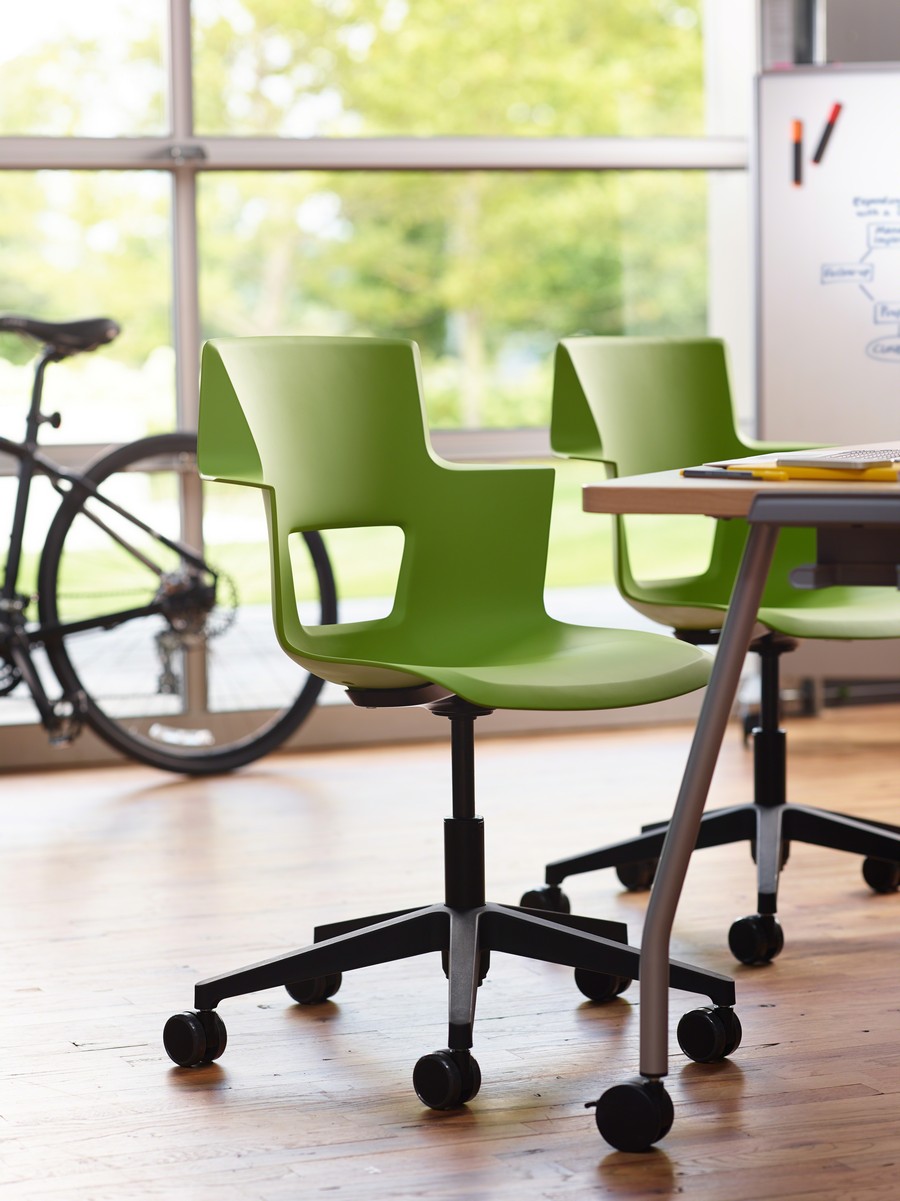 Зеленые кресла для офиса