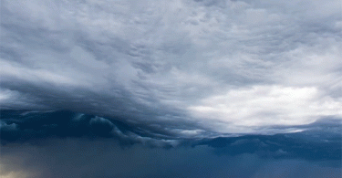 Шикарная инсталляция из фотографий облаков Undulatus asperatus от Alex Schueth