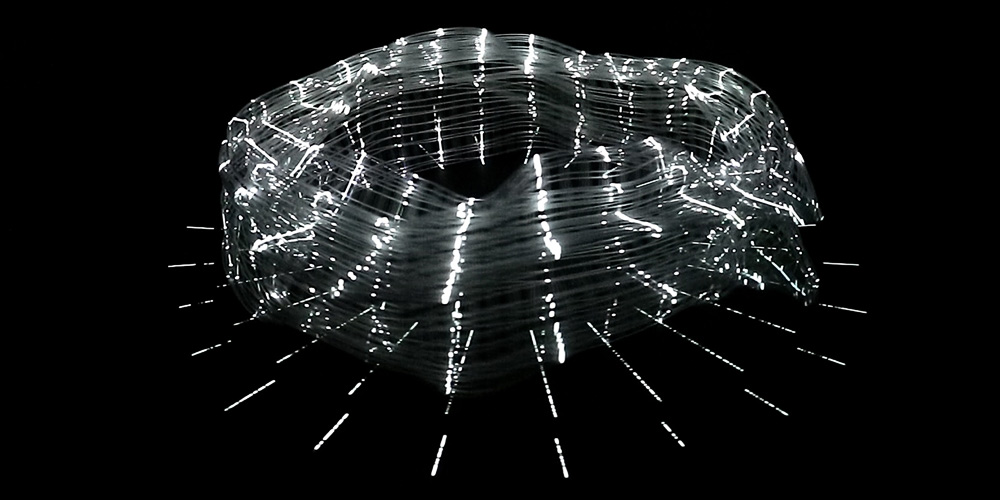 Световые фигуры в новой кинетической инсталляции Акинори Гото