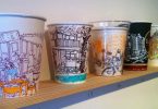 Городские зарисовки от Адриана Хогана: повседневная жизнь Токио на кофейных стаканчиках