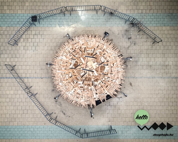 Огромная ёлка из саней от дизайнерской студии Hello Wood в Венгрии