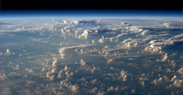 Облака, снятые Алексом Джерстом с борта МКС