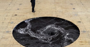 Аниш Капур: инсталляция «Сошествие» в Джиминьяно