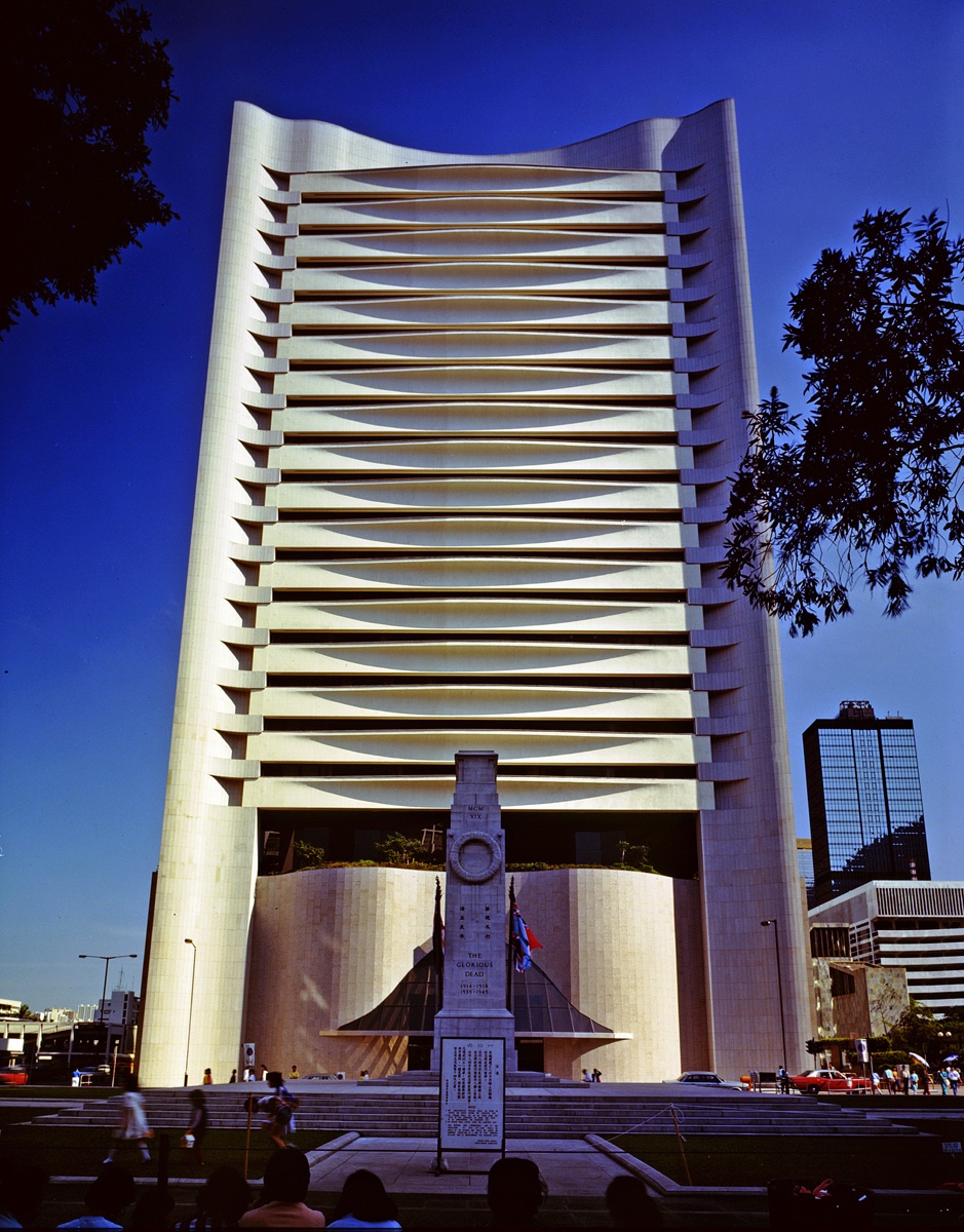 Необычный фасад здания в стиле модернизма по проекту австралийского дизайнера Гарри Сайдлера