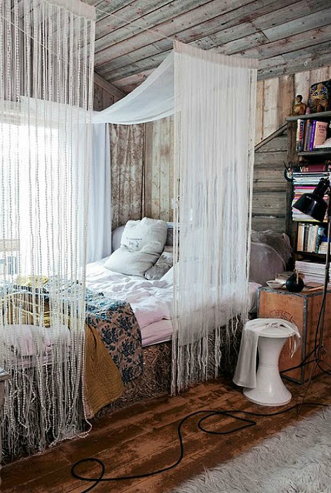 Кровать со шторами — балдахин в спальне. Metro