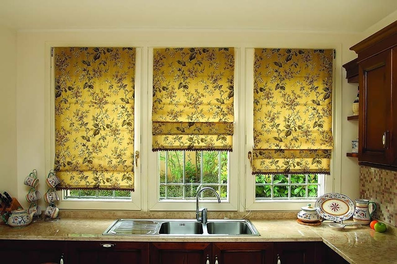 Желтые шторы на кухне