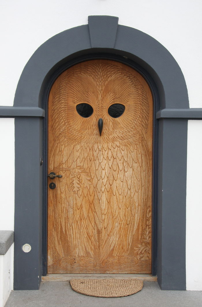Лакировка деревянных дверей. Обзор материалов. Технология работ