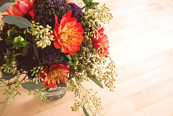 Восхитительные цветы в вазе для декора интерьера