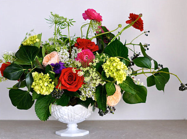 Чудные цветы в вазе для декора интерьера