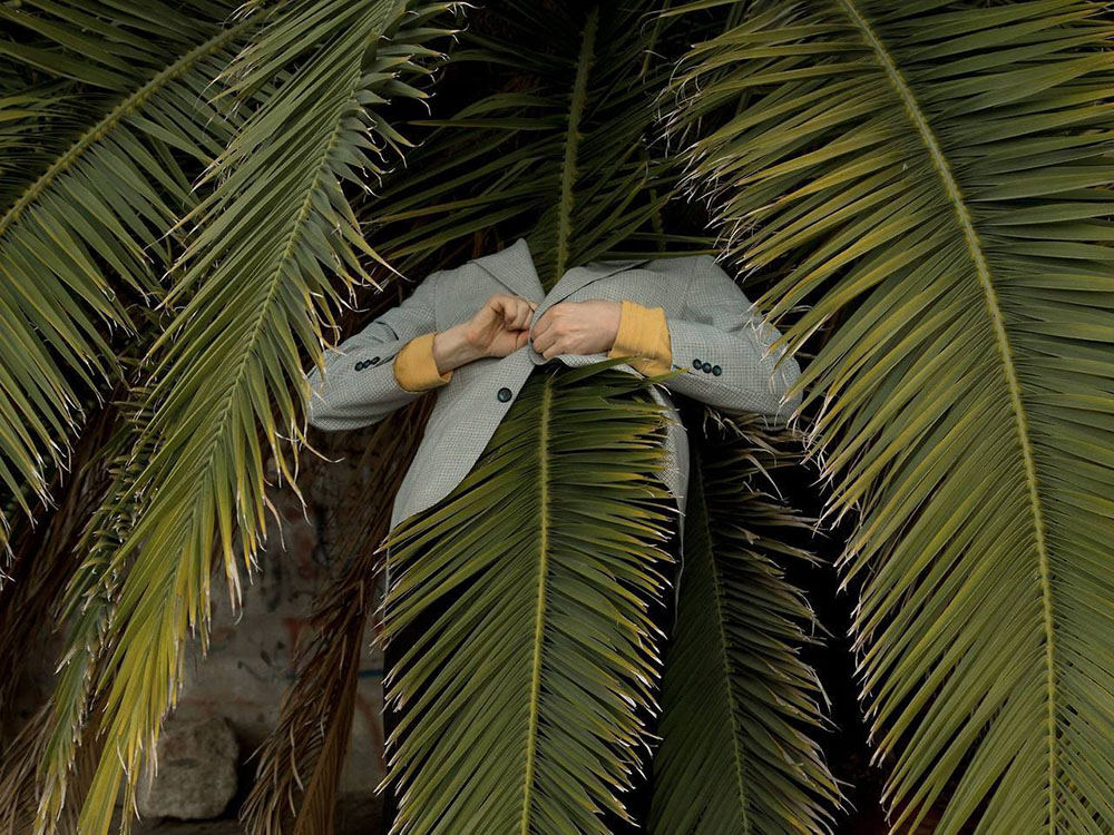 Сюрреализм в фотографиях: безликие спонтанные и минималистичные портреты от Бена Занка