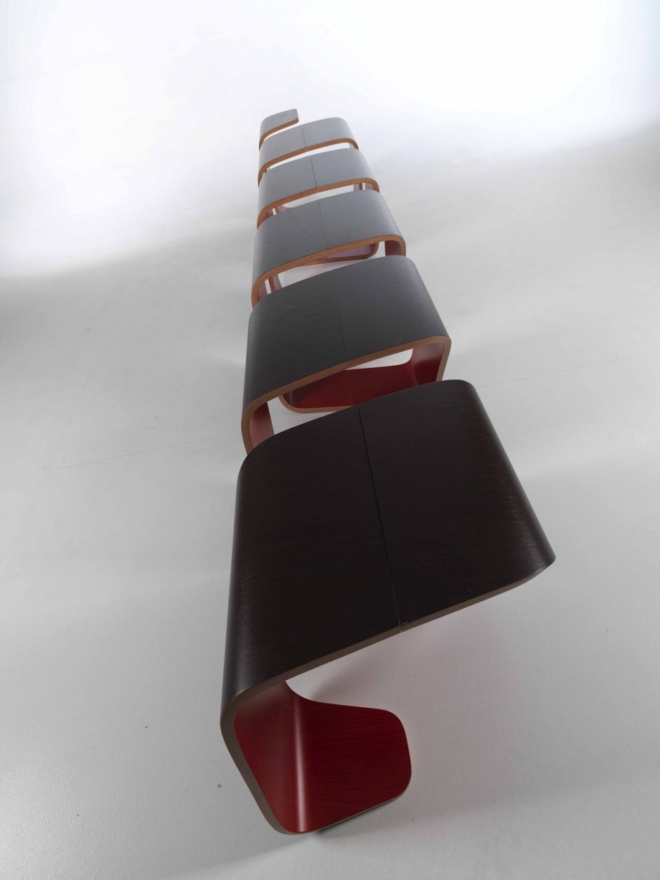 Яркое сочетания цветов скамейки True Design от Leonardo Rossano