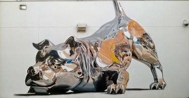 Джошуа Сантос Ривера: изображение хромированного пса на стене школьного здания