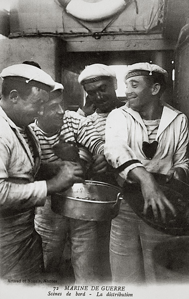 Старая чёрно-белая фотография моряков