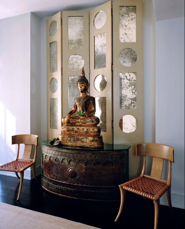 Статуэтка Будды как акцентная деталь в оформлении интерьера