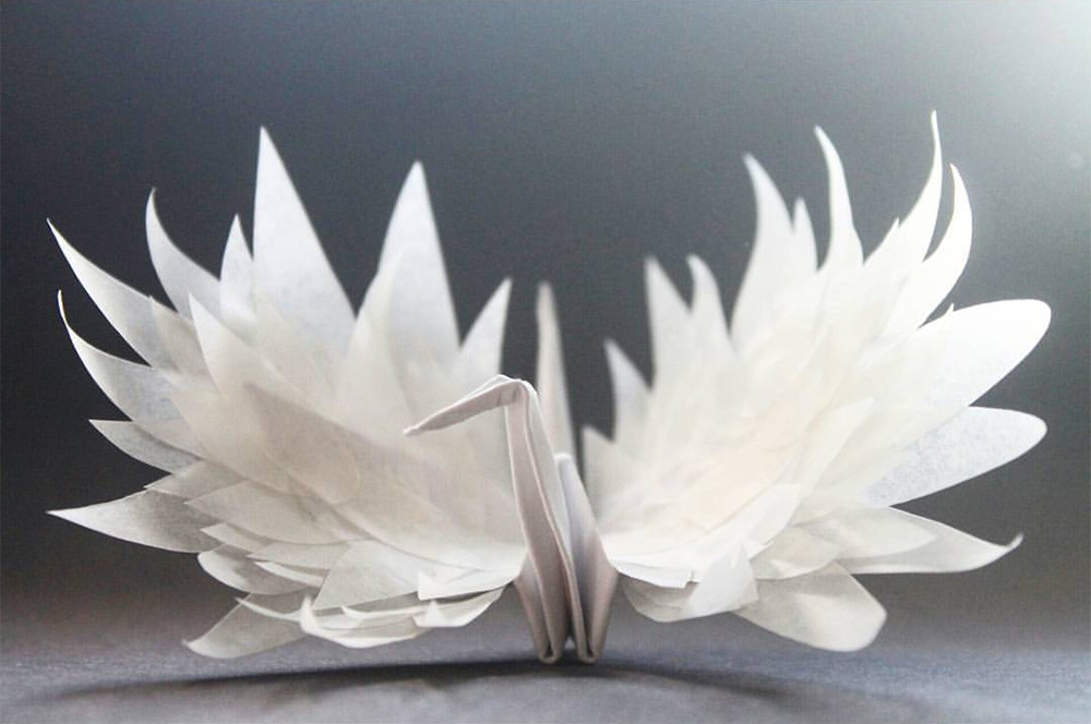 Страницы оригами-дневника из бумажных журавликов Кристиана Марянчука