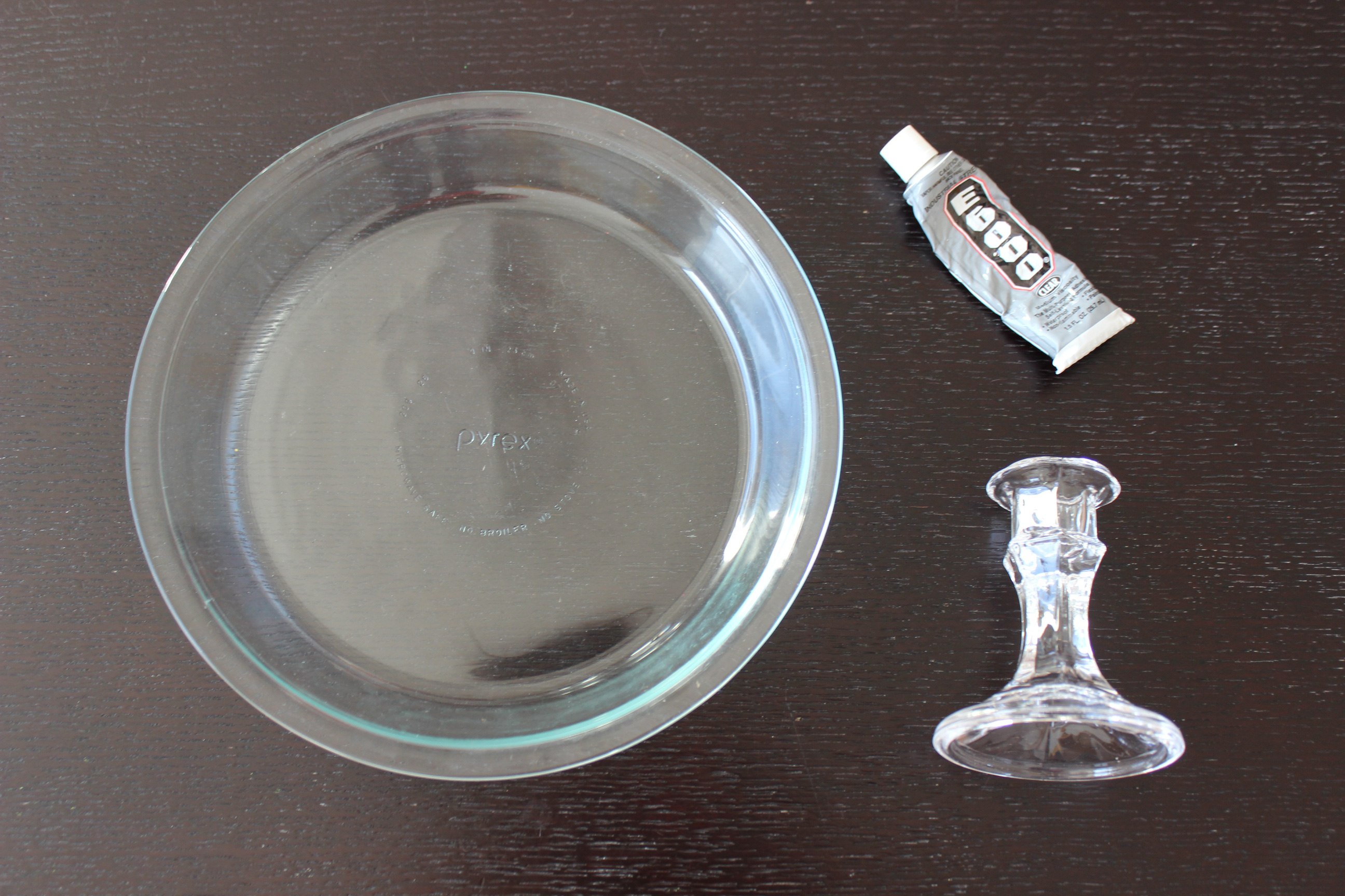 Клей, держатель подсвечника и тарелка из стекла