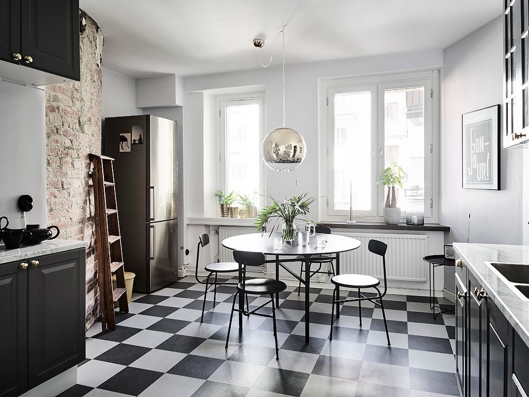 Черно-белая плитка в интерьере кухни - эффект шахматной доски
