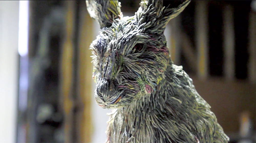 Новая жизнь старых газет: потрясающе реалистичные скульптуры животных от Чье Хитоцуяма