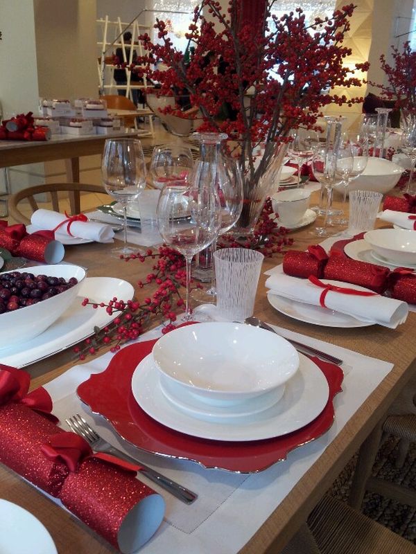 Новогодний стол в бело Красном стиле