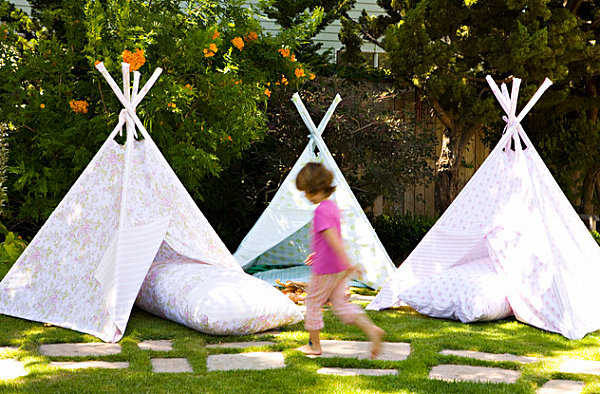 Детские палатки в саду