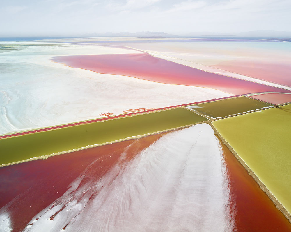 Дэвид Бердени: соляные озёра в серии фотографий