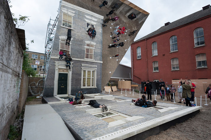 Dalston House - экспозиция аргентинского художника Leandro Erlich на Лондонском фестивале архитектуры, 2013 год