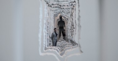 Даниэль Аршам: инсталляция «Пробитые стены»