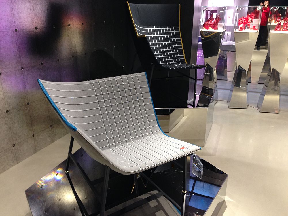 Современные кресла на выставке