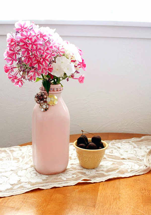 Современная и модная ваза для цветов