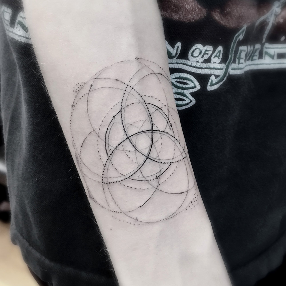 Геометрические тату с абстрактным узором от доктора Ву