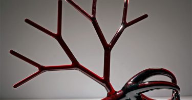 Этьен Мено: дутые стеклянные графины в виде кровеносной системы и корней деревьев