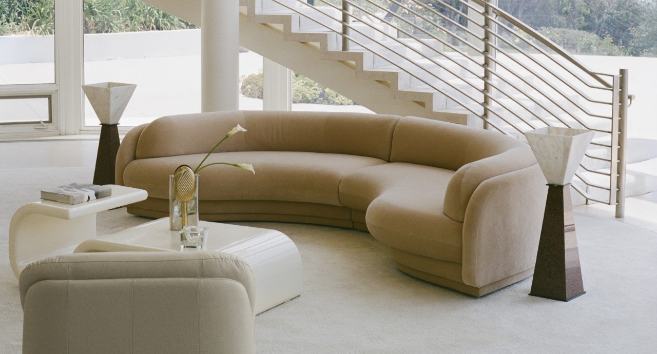 Диван Poet от Ellison Studios и Night Palm для роскошного отдыха