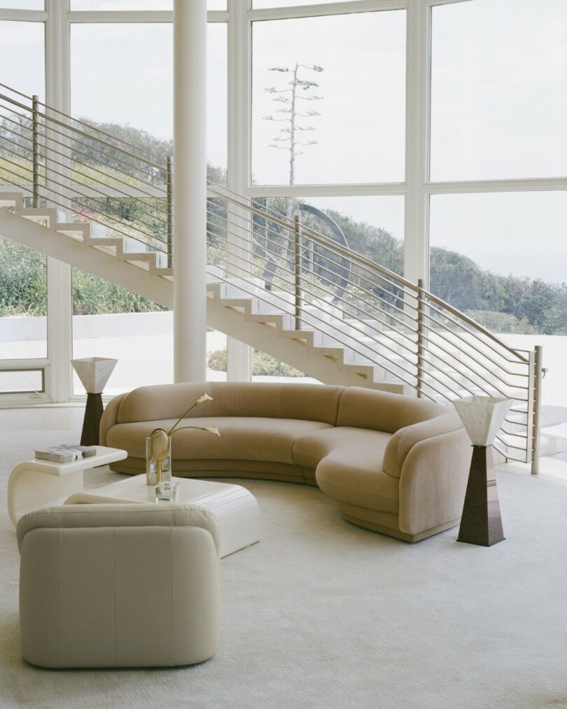 Диван Poet от Ellison Studios и Night Palm для роскошного отдыха