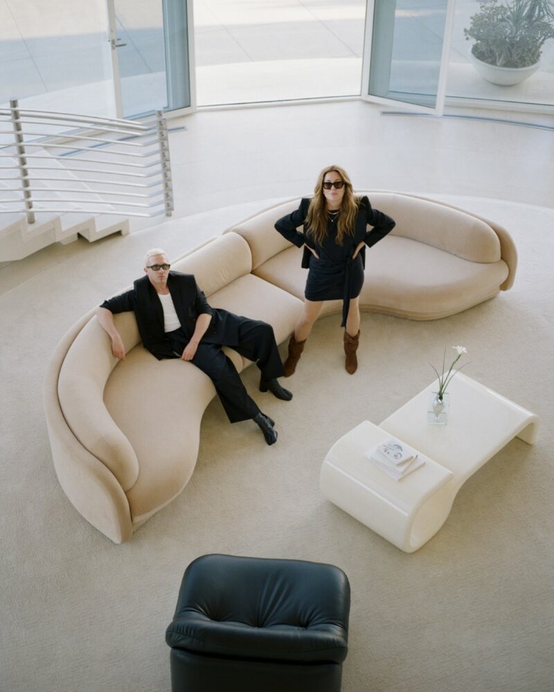 Диван Poet от Ellison Studios и Night Palm для роскошного отдыха